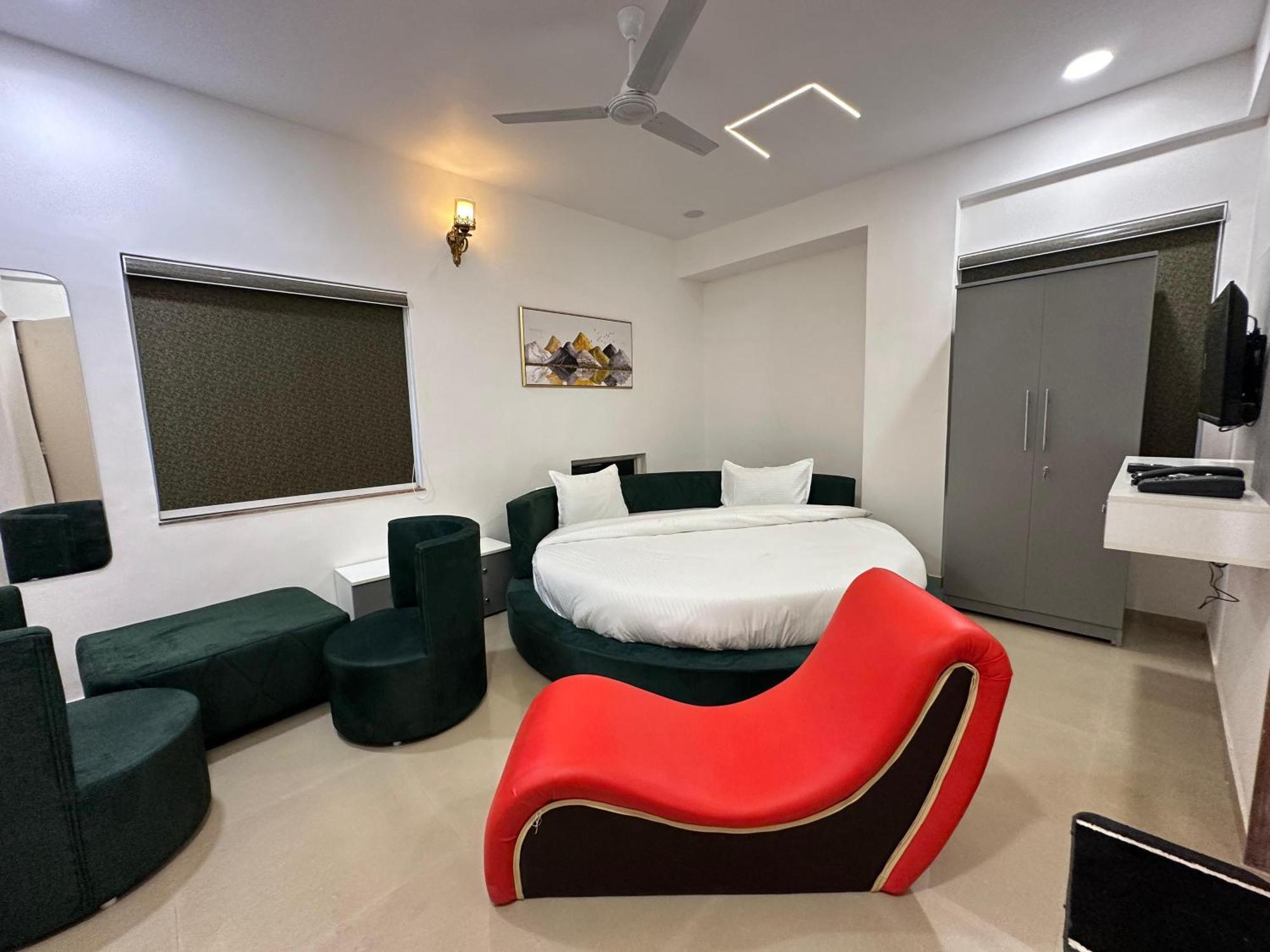 פונה Hotel O The Leela Inn מראה חיצוני תמונה